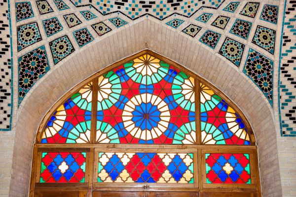 ایران شیراز - 3 ژانویه 2014 فضای داخلی مسجد نصیرالملک شیراز ایران 3 ژانویه 2014 مسجد در سال 1888 ساخته شده است