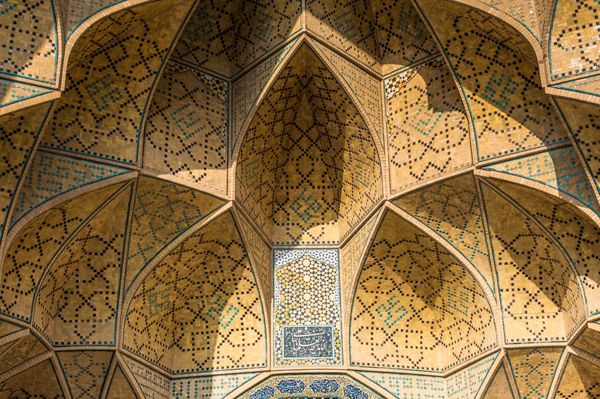 اصفهان ایران - 8 ژانویه 2014 موزاییک مسجد جامع اصفهان ایران 8 ژانویه 2014 این مسجد میراث جهانی یونسکو است