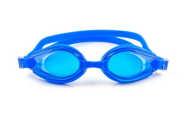 عینک آبی برای شنا در زمینه سفید
