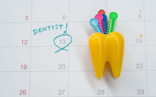 یادداشت قرار ملاقات دندانپزشک در تقویم ارتودنسی