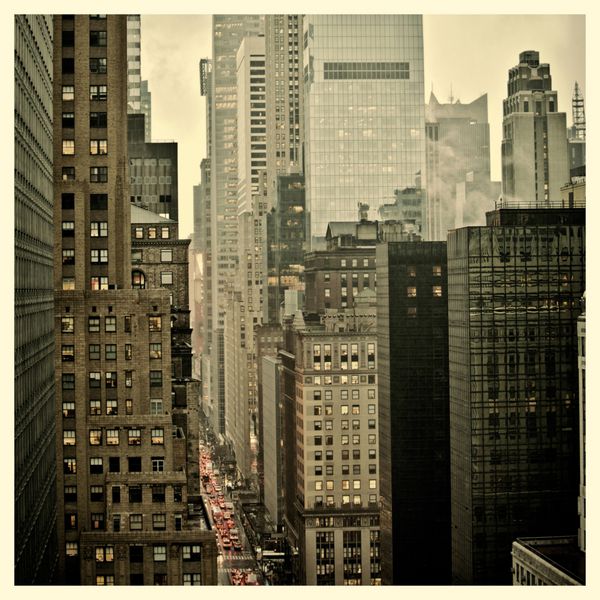 ساعت شلوغی در خیابان 42 شهر نیویورک با فیلتر افکت اینستاگرام