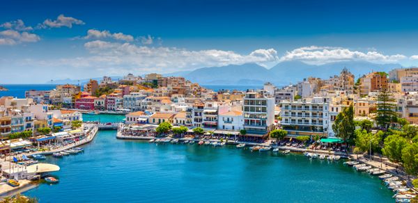 آگیوس نیکولائوس کرت یونان agios nikolaos یک شهر زیبا در بخش شرقی جزیره کرت است که در سمت شمال غربی خلیج وحشتناک میرابلو ساخته شده است
