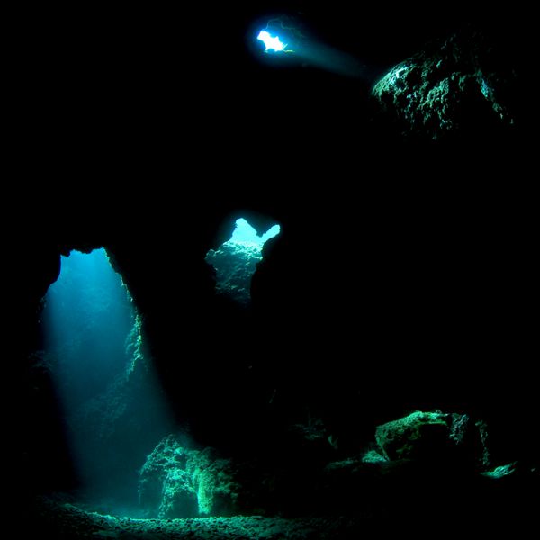 غارهای زیر آب در دریا