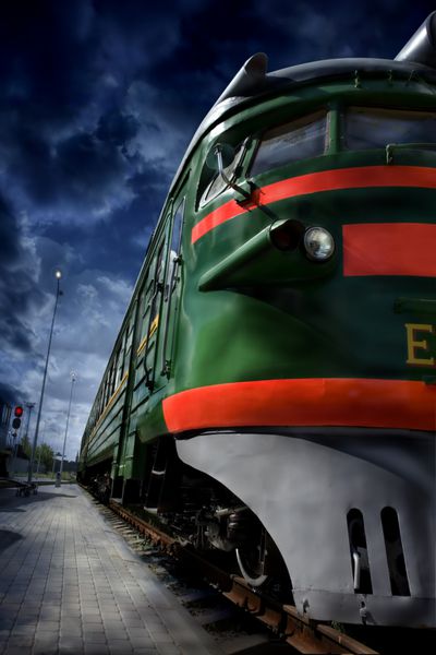 قطار قدیمی شوروی در انبار قطار