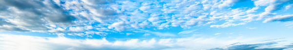 پانوراما با آسمان آبی و ابرهای سفید