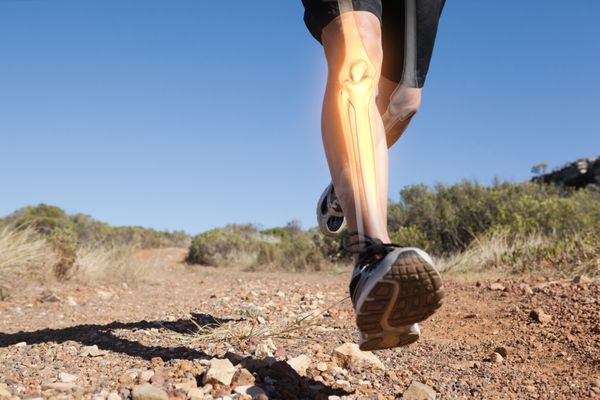 کامپوزیت دیجیتالی از استخوان های برجسته پای مرد دویدن