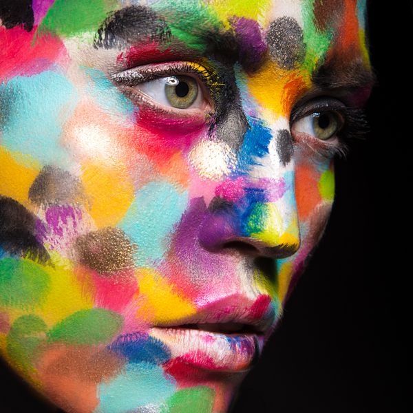 دختری با f رنگی نقاشی شده تصویر زیبایی هنری