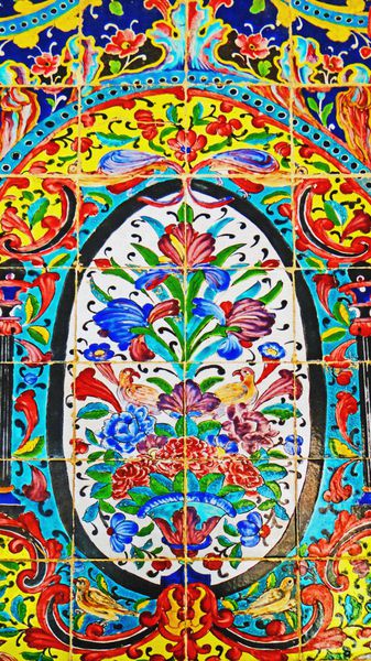 نقاشی برس خشک هنرهای دیواری سنتی ایرانی باستان نقاشی پرندگان و گل در گلستان پال در تهران ایران بر روی بوم بافت
