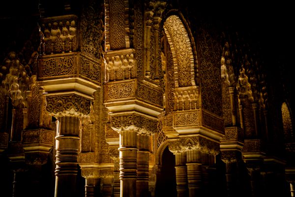 زیور آلات زیبا از رفیق سلطنتی اسلامی الحمرا گرانادا اسپانیا قرن شانزدهم