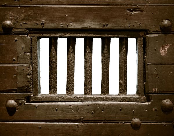 جزئیات درب یک زندان یا سلول قدیمی