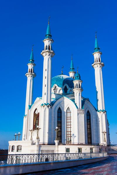 مسجد کول شریف در کرملین کازان مسجد جامع اصلی در کازان و جمهوری تاتارستان یکی از بزرگترین مساجد روسیه میراث جهانی یونسکو