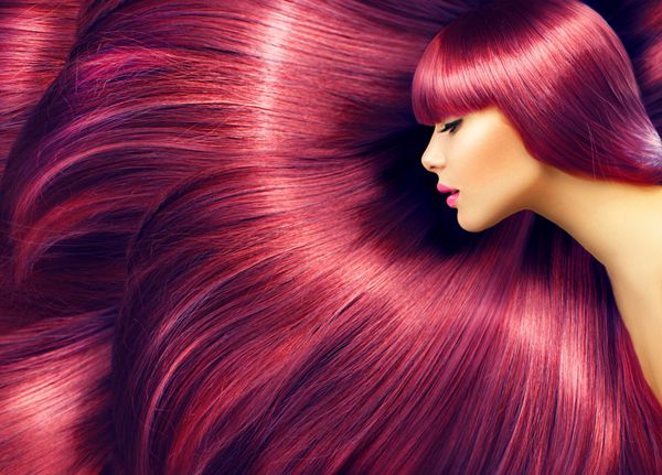 موی زیبا زن زیبایی با موهای مجلل قرمز بلند به عنوان پس زمینه دختر مدل زیبایی با موهای سالم زن زیبا با موهای صاف و براق بلند و صاف مدل مو لوازم آرایشی مو مراقبت از مو