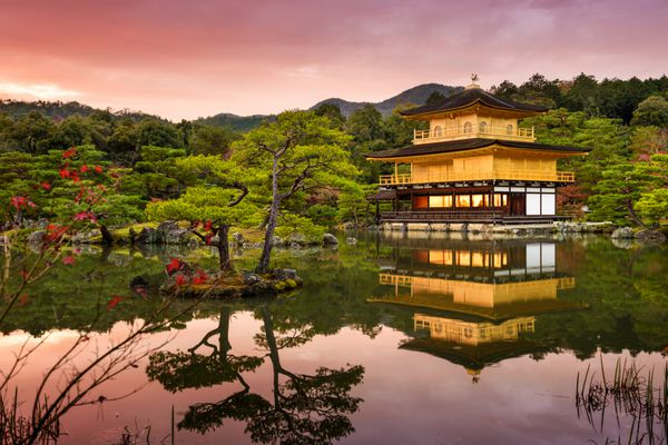 کیوتو ژاپن در غرفه طلایی در غروب