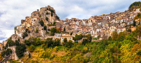 روستای زیبای قرون وسطایی سروارا دی روما لاتزیو ایتالیا