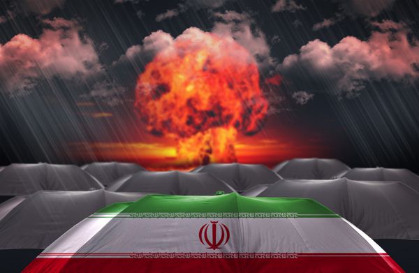 چتر حفاظتی با پرچم ایران در زمینه جنگ