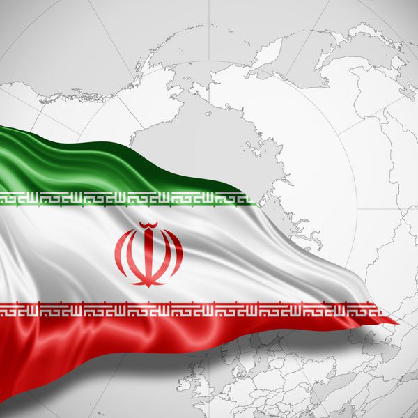 پرچم ابریشم ایران با کپی برای متن یا تصاویر شما و پس زمینه نقشه جهان