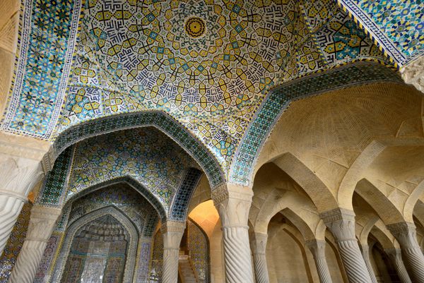 نمای داخلی مسجد وکیل شیراز جنوب ایران این مسجد بین سالهای 1751 تا 1773 در دوره زندیه در شیراز ساخته شد