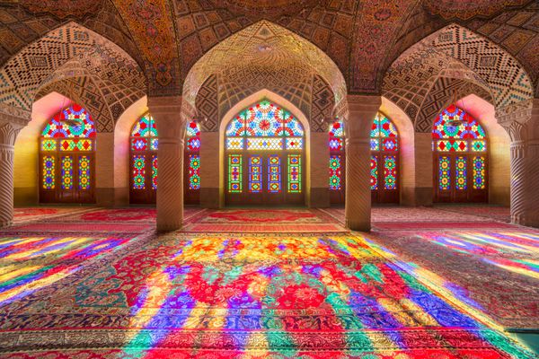 شیراز ایران - 27 دسامبر 2015 مسجد نصیرالملک در شیراز ایران همچنین به عنوان مسجد صورتی شناخته می شود