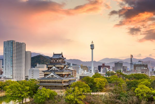 هیروشیما منظره شهری صبحگاهی ژاپن با قلعه