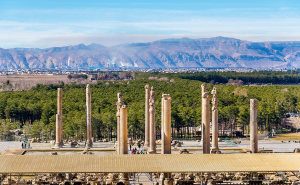نمایی از تخت جمشید از مقبره اردشیر سوم - ایران