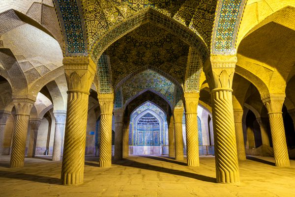 مسجد وکیل مسجدی در شیراز جنوب ایران این مسجد بین سال های 1751 تا 1773 در دوره زندیه ساخته شده است