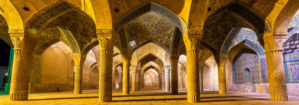 شیراز ایران - 4 ژانویه مسجد وکیل مسجدی در شیراز در 4 ژانویه 2016 این مسجد بین سال های 1751 تا 1773 در دوره زندیه ساخته شده است