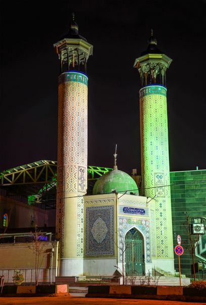 نمای شب مسجد اردکانی ها شیراز - ایران