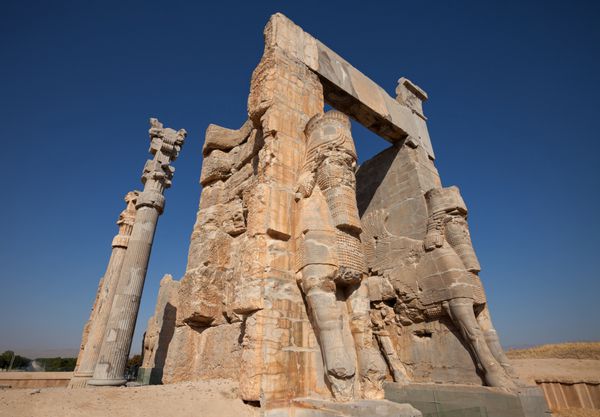 دروازه همه ملل یا دروازه خشایارشا در خرابه های تخت جمشید باستانی پایتخت امپراتوری هخامنشی در شیراز ایران