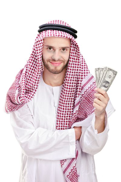 تاجر جوان عرب که دلارهای ما را جدا شده در پس زمینه سفید نگه داشته است