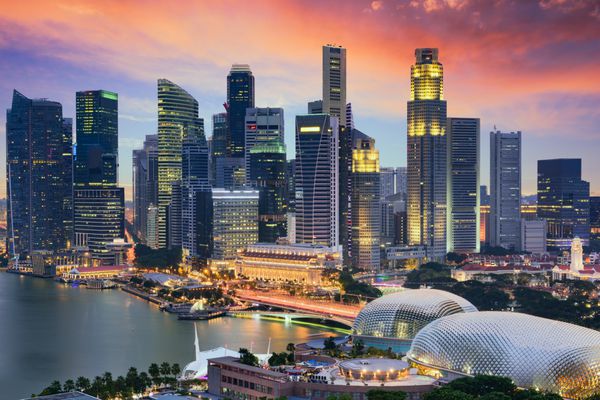 خط افق منطقه مالی سنگاپور در غروب