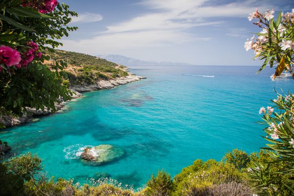 نمایی از ساحل xigia در زاکینتوس چشمه های گوگرد و کلاژن جزیره یونی یونان
