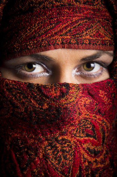 زن زیبای عربی رنگ یاشمک