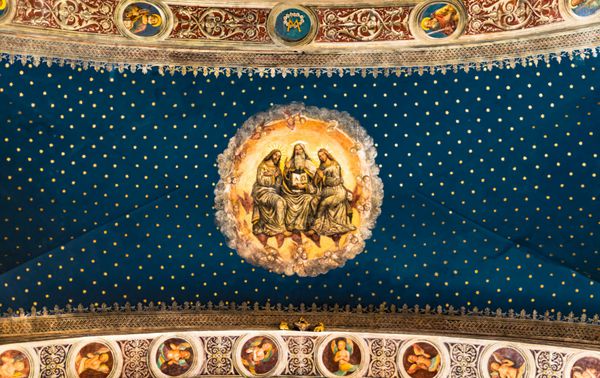 montagnana ایتالیا - 27 آوریل 2016 نقاشی مقدس بر روی سقف اصلی کلیسای جامع