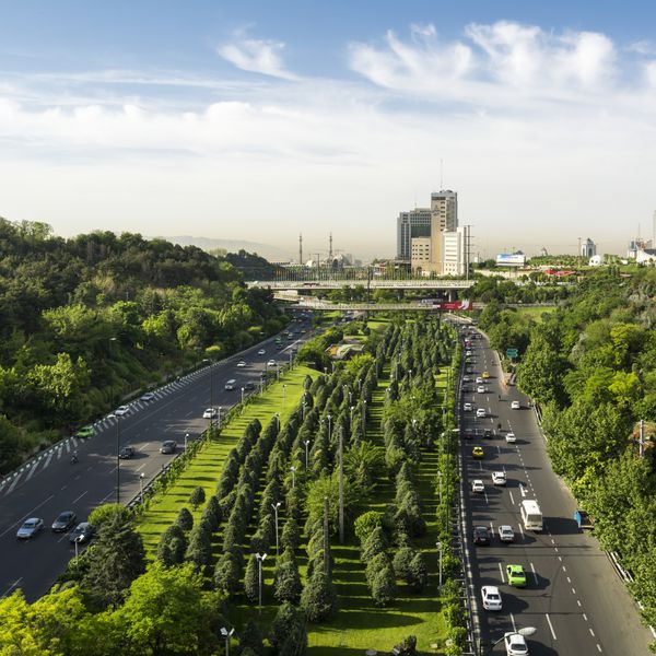تهران ایران - 24 اردیبهشت 1395 نمایی از بزرگراه مدرس