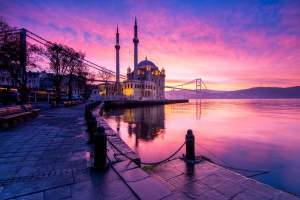 طلوع شگفت انگیز خورشید در مسجد اورتاکوی استانبول