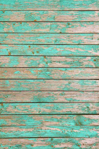 بافت عمودی تخته دیواری چوبی سبز قدیمی لت های جامد چوبی پس زمینه ایزوله شده روستایی موج‌سواری روستایی گرانج پوست‌کنده شده با چوب سخت پوشش تخته چوب طبیعی محو شده