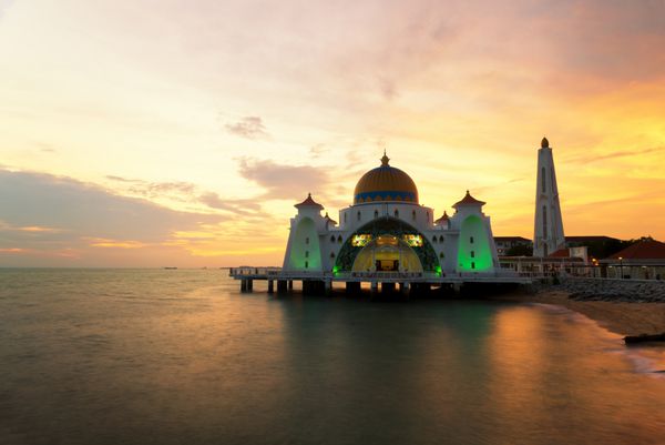 مسجد اسلامی مالاکا یک مسجد زیبای اسلامی در مالاکا مالزی است