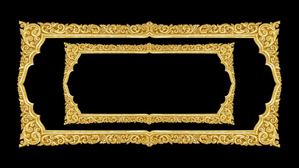 قاب طلایی تزئینی قدیمی - دست ساز حکاکی شده - جدا شده در زمینه مشکی