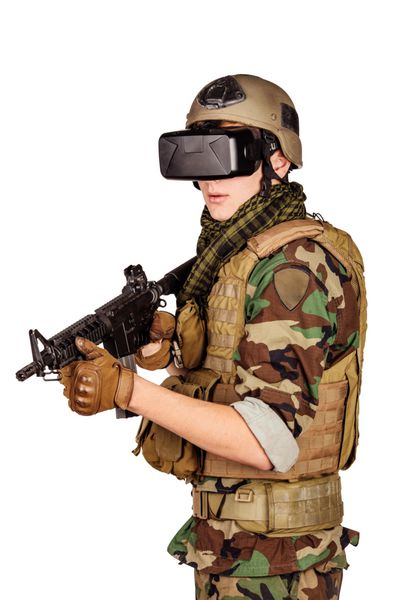محیط بان با عینک واقعیت مجازی مفهوم نظامی و فناوری
