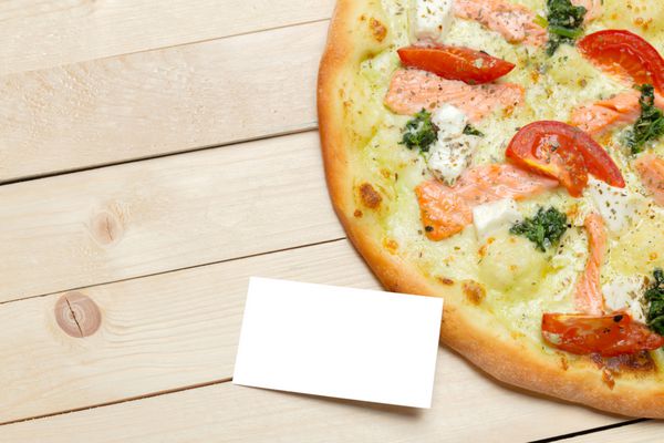 پیتزا با کاغذ خالی با کپی sp