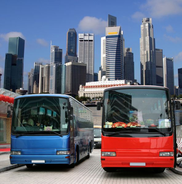اتوبوس های توریستی در سنگاپور منتظر گردشگران هستند