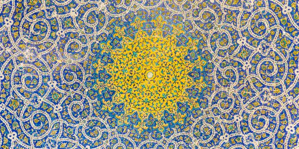 اصفهان ایران - 1 اردیبهشت 1394 گنبد مدرسه چهار باغ اصفهان ایران کالج الهیاتی که بین سال‌های 1704 تا 1714 ساخته شد