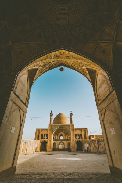 مسجد آقا بزرگ مسجدی تاریخی در کاشان ایران است