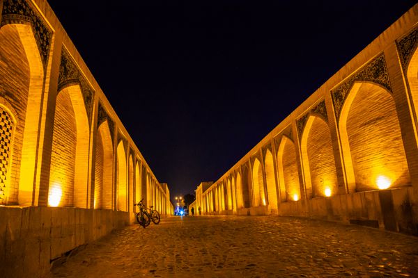 پل جویی که به آن پل چوبی نیز می گویند پلی در اصفهان ایران است در سال 1665 در زمان صفویه ساخته شد