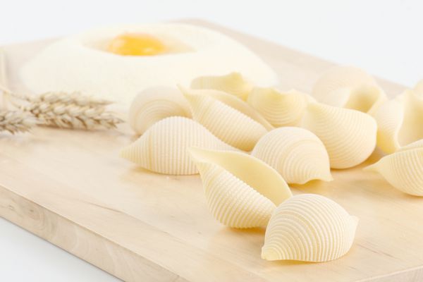 پاستا سنتی ایتالیایی که با آرد و تخم مرغ درست می شود