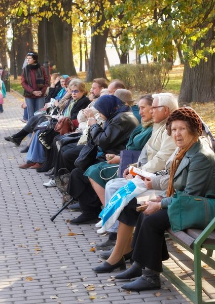 افراد مسن تر استراحت آرام در پارک شهر را ترجیح می دهند