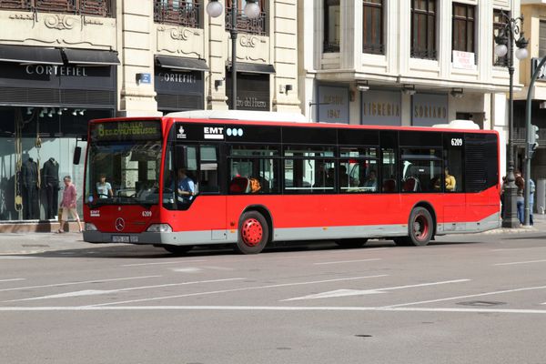 والنسیا - 10 اکتبر اتوبوس مرسدس سیتارو در 10 اکتبر 2010 در والنسیا اسپانیا سیتارو یکی از موفق ترین خانواده های اتوبوس در سراسر جهان است که تا سال 2008 20000 دستگاه فروخته است