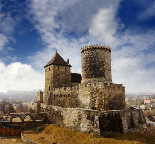 قلعه قرون وسطایی در بزین لهستان