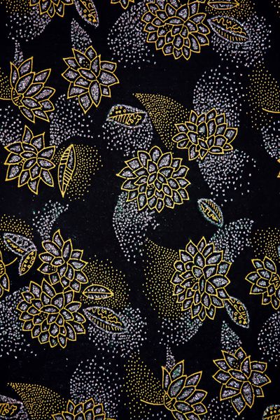 چاپ الگوی گل باتیک عجیب و غریب مالزیایی روی پارچه پنبه ای برای پس زمینه بافت