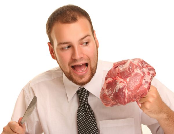 مرد عجیب و غریب در حال خوردن گوشت قرمز